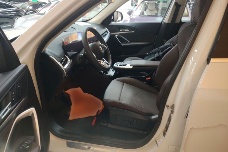 宝马iX1 2025款 eDrive25L M运动套装中控内饰19