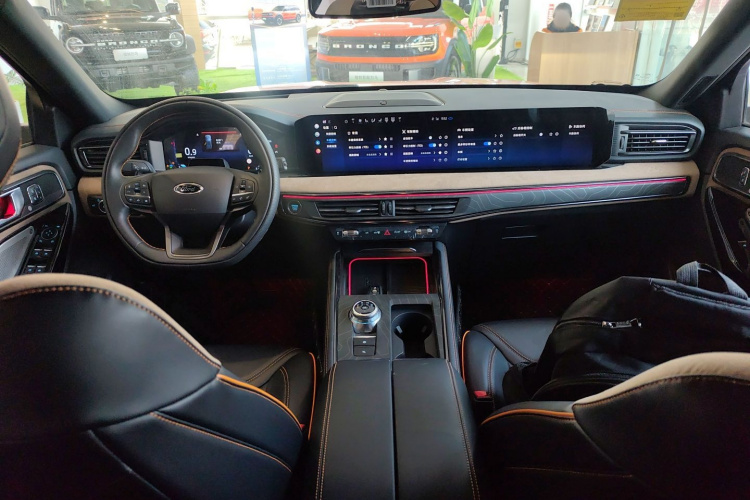 福特 探险者 2024款 2.3T EcoBoost 昆仑巅峰版 7座中控内饰12