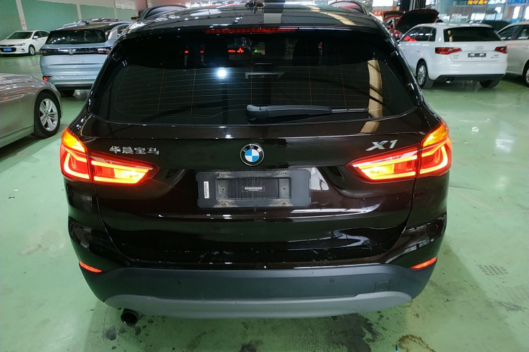 宝马X1 2016款 sDrive18Li 尊享型车身外观6