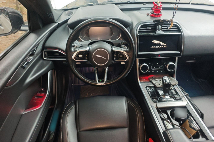 捷豹XEL 2020款 2.0T 200PS R-DYNAMIC 青春运动版中控内饰13