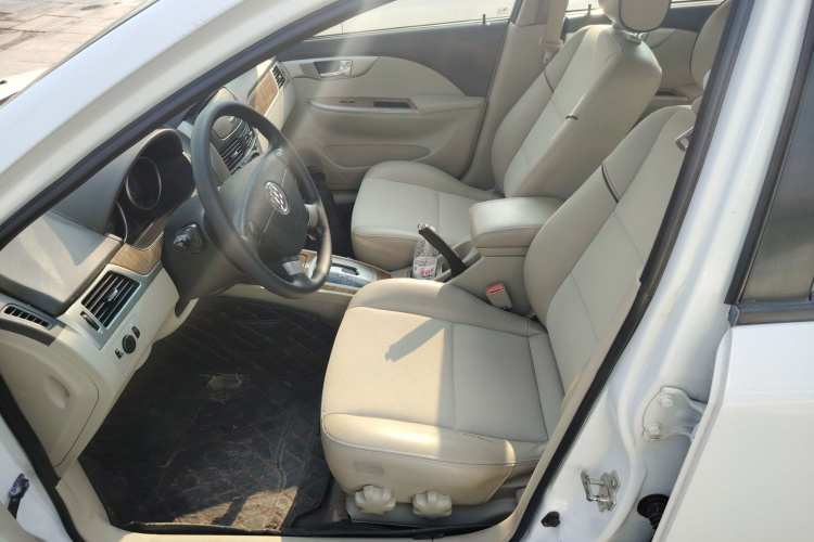 别克 凯越 2015款 1.5L 自动经典型中控内饰19