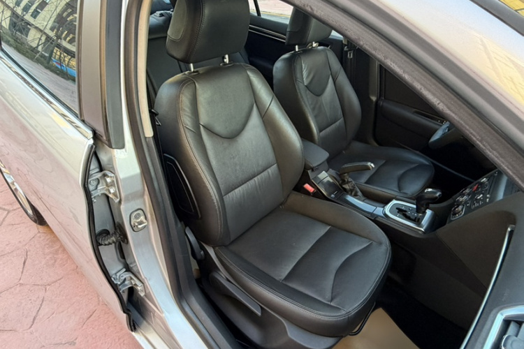 雪铁龙C4L 2015款 1.6T 自动尊贵版中控内饰7004