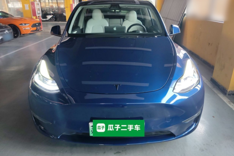 特斯拉 Model Y 2021款 长续航全轮驱动版车身外观2