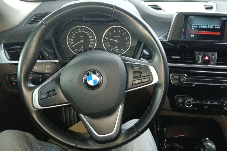 宝马X1 2018款 sDrive18Li 尊享型中控内饰13