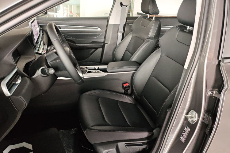 吉利汽车 帝豪 2026款 第4代 400万纪念款 1.5L CVT超越型局部细节19