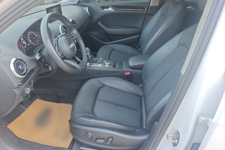 奥迪A3 2020款 Sportback 35 TFSI 时尚型 国VI中控内饰7003