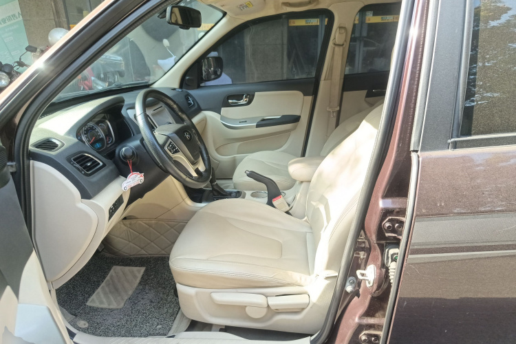 海马S7 2015款 2.0L 自动智尚型中控内饰19