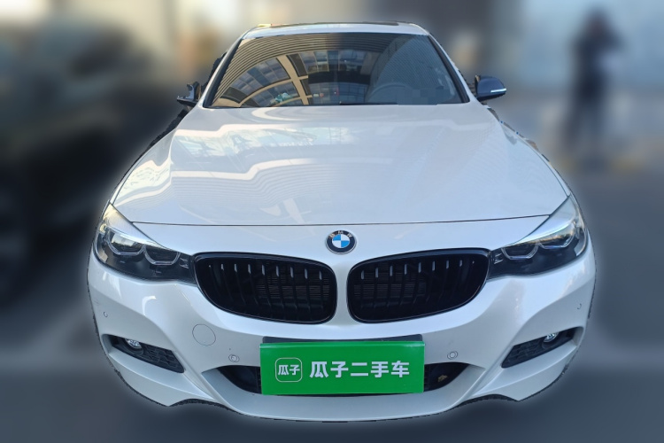 宝马3系GT 2020款 320i M运动曜夜版车身外观2