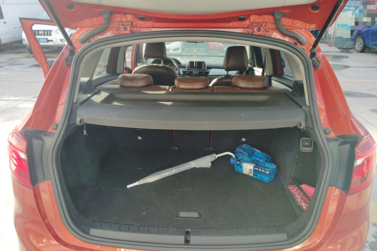 宝马2系旅行车 2016款 218i 时尚型机舱底盘23