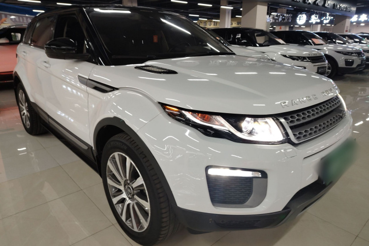 路虎 揽胜极光 2017款 2.0T 英伦锋尚版车身外观3