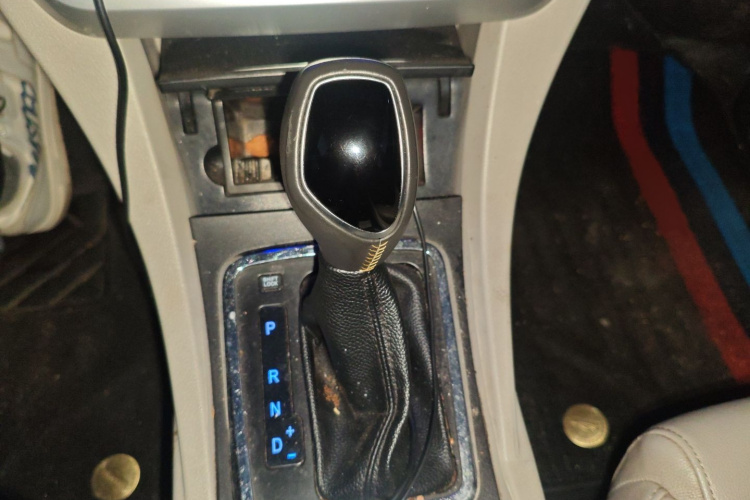 吉利汽车 帝豪 2015款 三厢 1.5L CVT向上版局部细节18