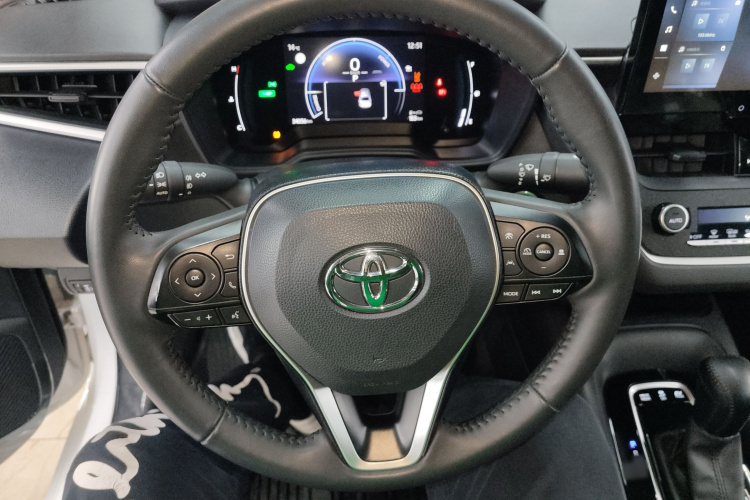 丰田 卡罗拉 2023款 1.8L 智能电混双擎 先锋版中控内饰13