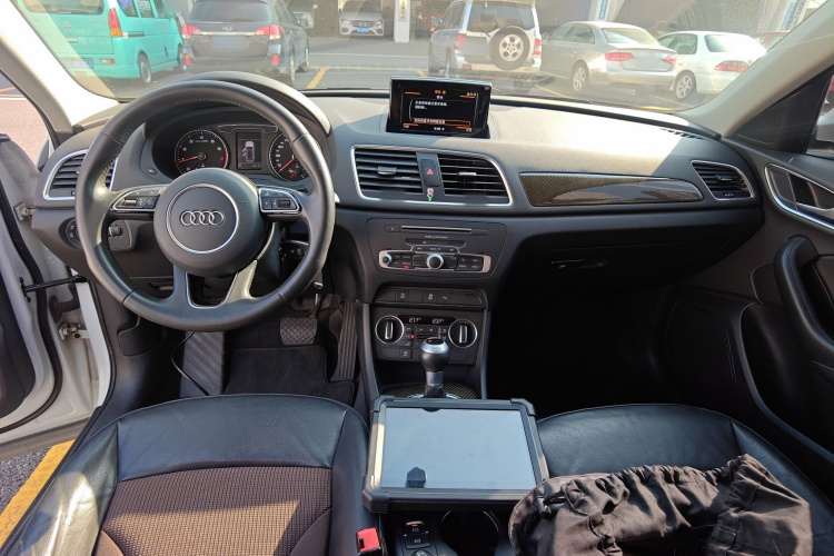 奥迪Q3 2018款 30周年年型 30 TFSI 时尚型中控内饰12