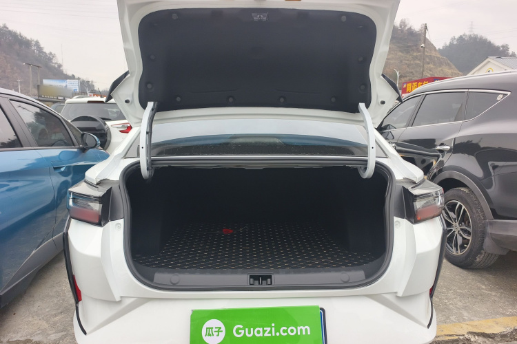 东风风神 奕炫 2024款 1.5L 自动劲速版机舱底盘23