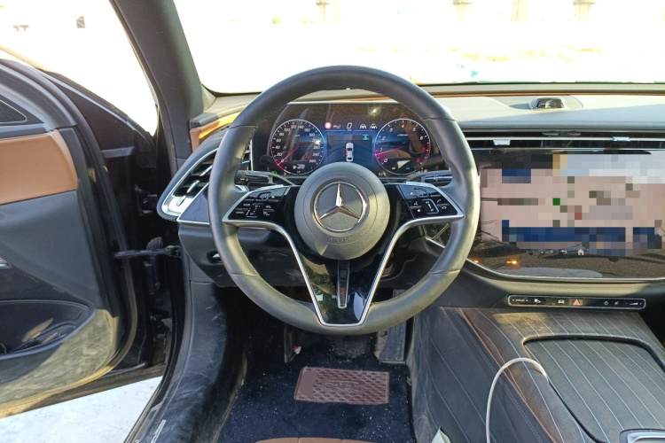 奔驰E级 2025款 E 300 L 豪华型中控内饰13