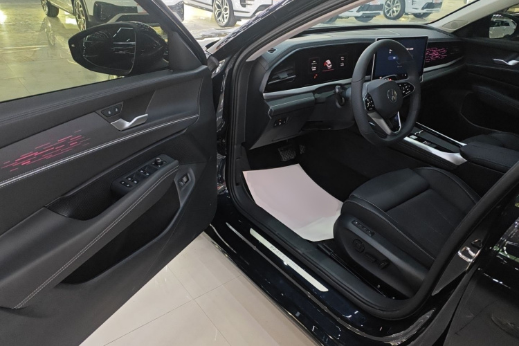 大众 帕萨特 2025款 Pro 380TSI 龙耀版中控内饰7003