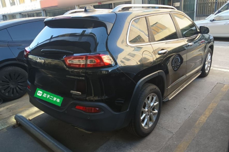 Jeep 自由光 2016款 2.4L 领先版车身外观7