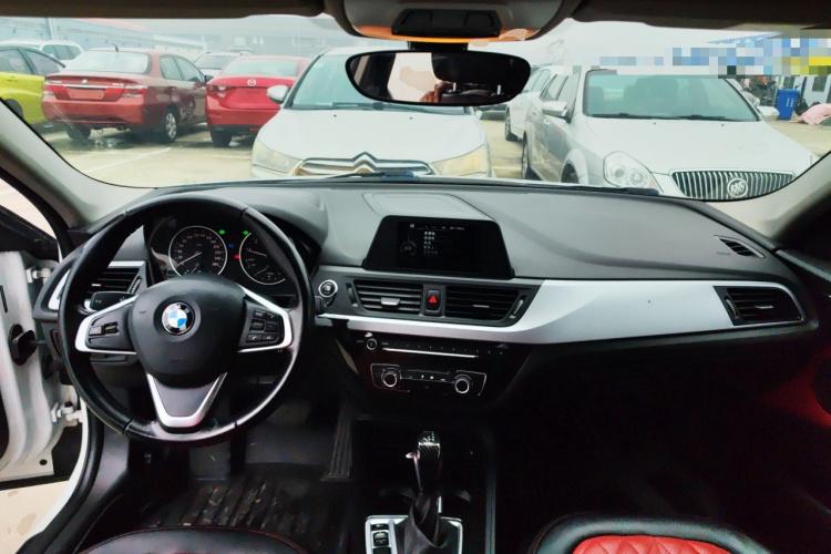 宝马1系 2017款 118i 时尚型中控内饰12