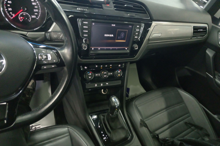 大众 2018款 途安L 280TSI DSG拓界版 7座 国VI局部细节16