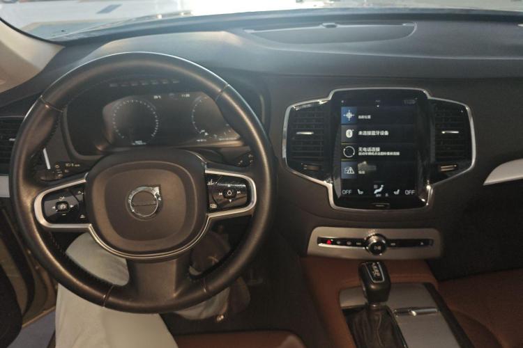 沃尔沃XC90 2018款 T6 智逸版 7座中控内饰7003