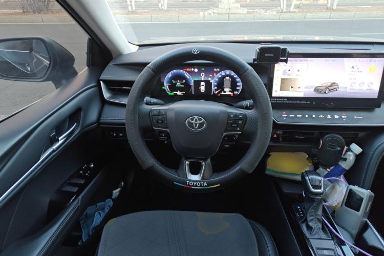 丰田 凯美瑞 2024款  双擎 2.0HG 尊贵版中控内饰13