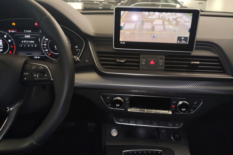 奥迪Q5L 2018款 45 TFSI 尊享运动型 国V局部细节16