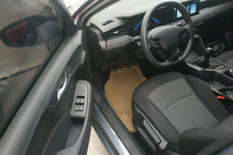 荣威i5 2023款 1.5L 手动舒享版中控内饰20