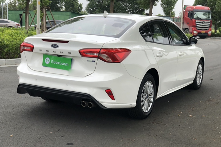 福特 福克斯 2020款 三厢 EcoBoost 180 自动锋潮型车身外观6005