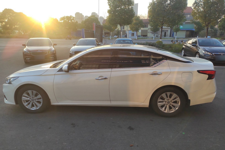 日产 天籁 2019款 2.0T XL 智领版车身外观4