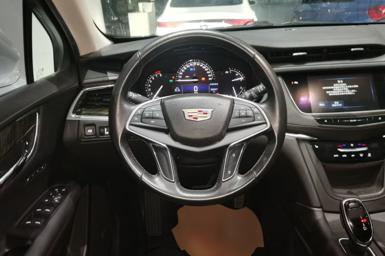 凯迪拉克XT5 2016款 28T 四驱豪华型中控内饰13