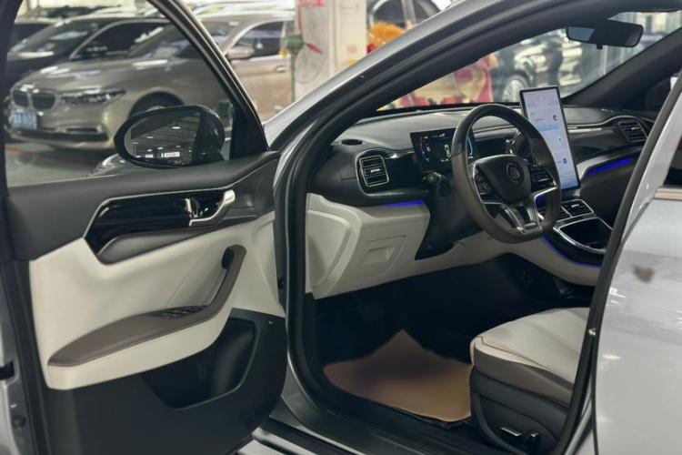 比亚迪 秦PLUS 2023款 冠军版 DM-i 120KM卓越型中控内饰7002