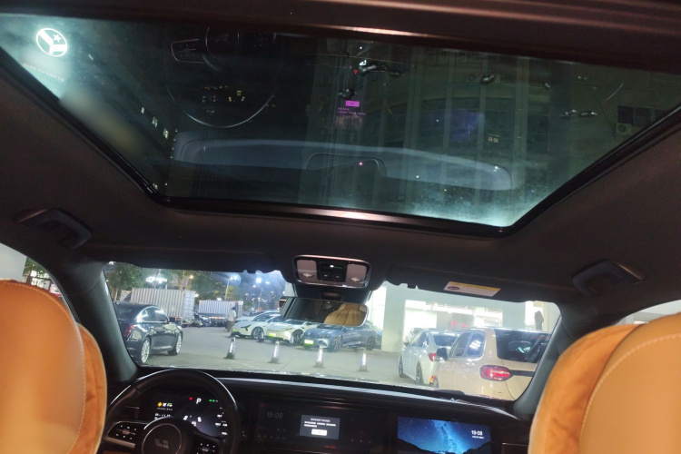 理想汽车 理想ONE 2021款 增程6座版中控内饰22