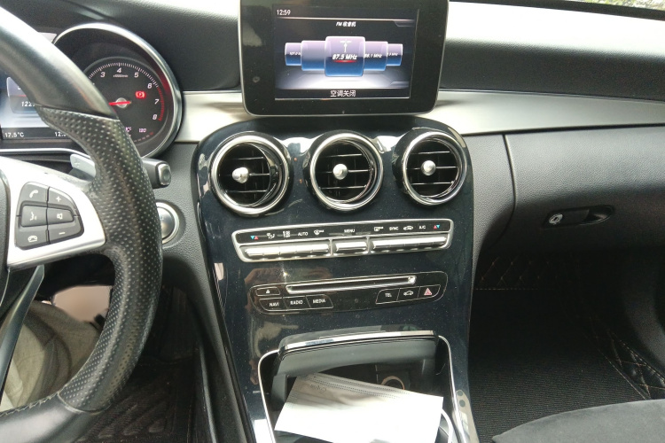 奔驰C级 2017款 改款 C 200 运动版局部细节16