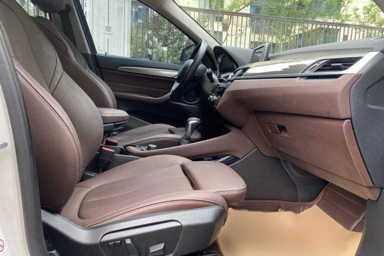 宝马X1 2018款 sDrive18Li 尊享型中控内饰41