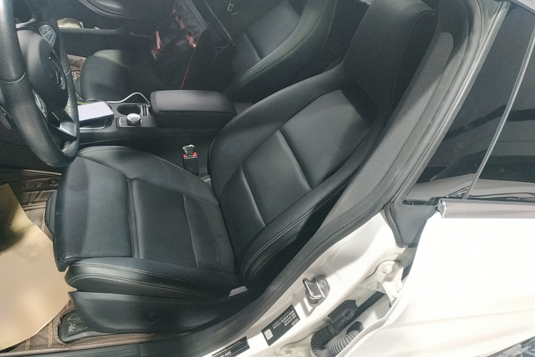 奔驰CLA 2018款 CLA 200 时尚型中控内饰19