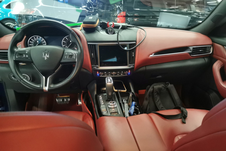 玛莎拉蒂 Levante 2021款 3.0T 标准版中控内饰12