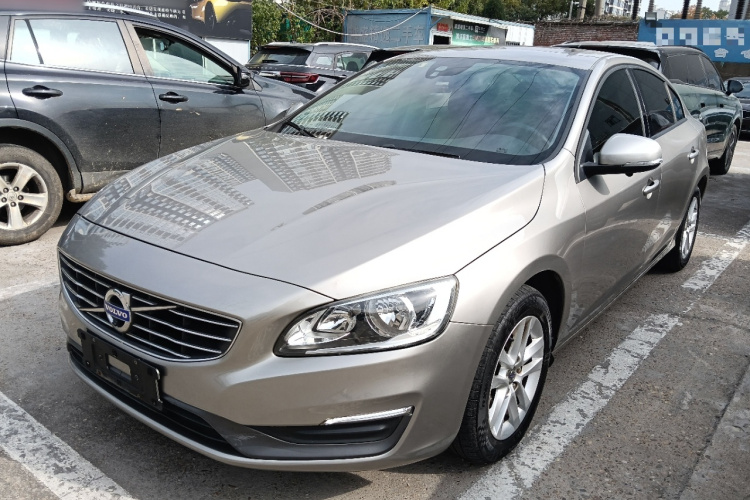 沃尔沃S60 2015款 S60L 2.0T 智行版车身外观1