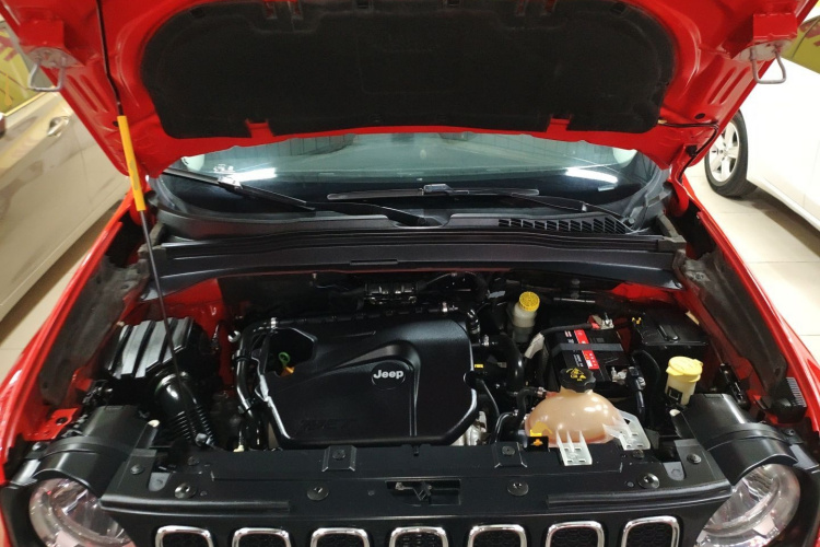 Jeep 自由侠 2017款 180T 自动高能版机舱底盘24