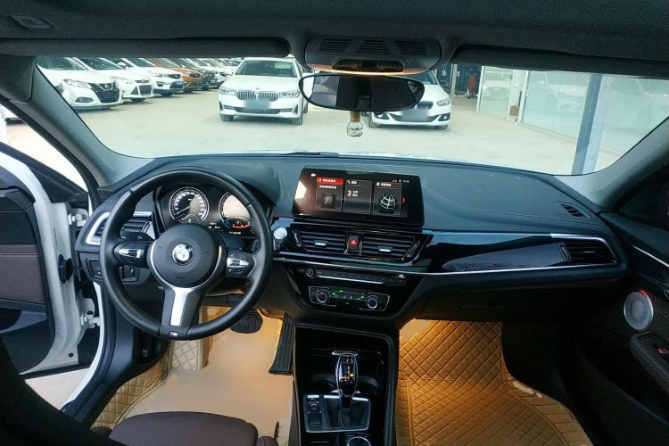 宝马1系 2021款 改款 125i M运动曜夜版中控内饰7002