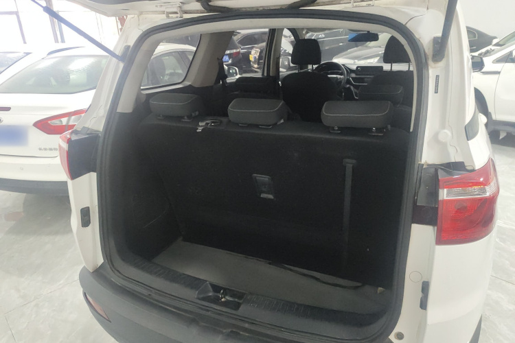 五菱汽车 五菱宏光S3 2018款 1.5L 手动标准型 国V机舱底盘23