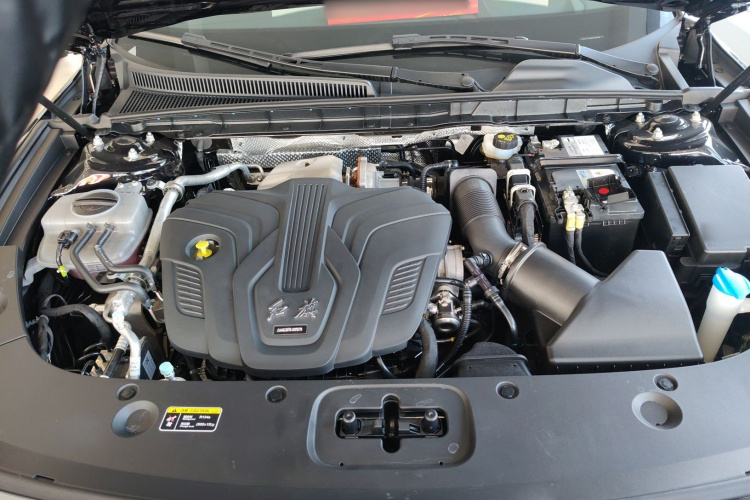 红旗H5 2025款 2.0T 自动旗领版机舱底盘24