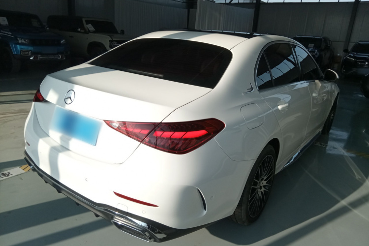 奔驰C级 2023款 C 260 L 运动版车身外观7