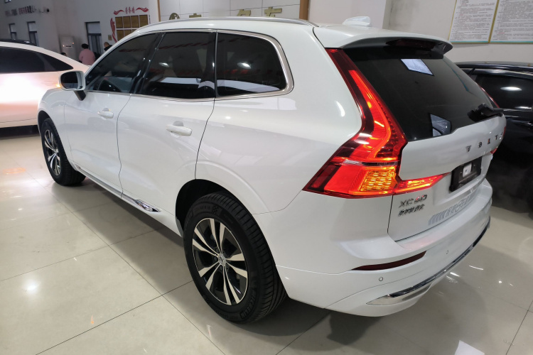 沃尔沃XC60 2024款 B5 四驱智逸豪华版车身外观4