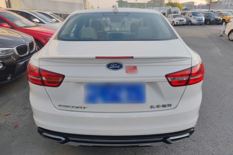 福特 福睿斯 2017款 改款 1.5L 手动舒适型车身外观6