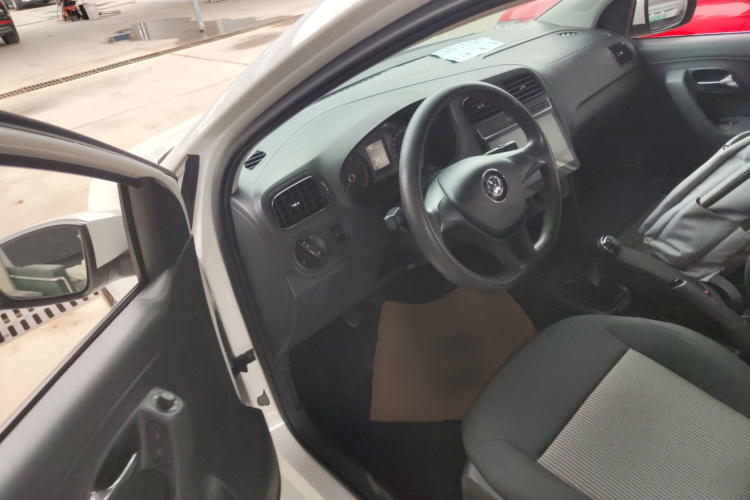 大众 Polo 2016款 1.4L 手动风尚型中控内饰20