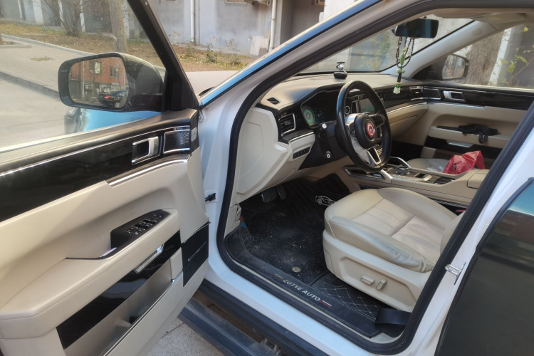 众泰T700 2017款 1.8T 双离合尊贵型中控内饰7003