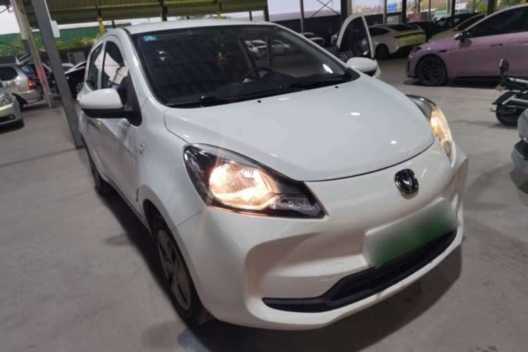 长安欧尚 奔奔E-Star 2021款 国民版 心悦版 磷酸铁锂（31.18kWh）车身外观3