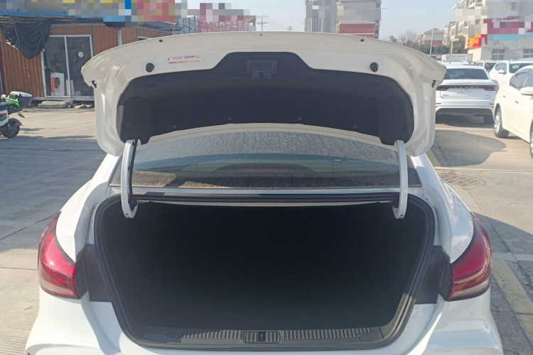 名爵 MG5 2025款 180DVVT 全球豪华版机舱底盘23