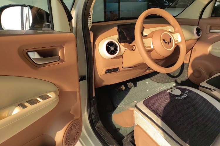 五菱汽车 宏光MINIEV 2025款 四门版 进阶款中控内饰7003