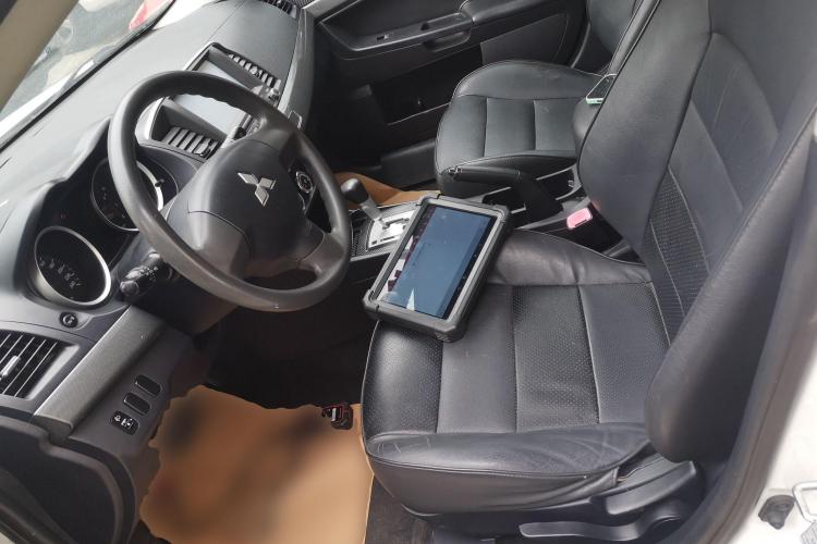 三菱 翼神 2014款 竞速版 1.8L CVT舒适型局部细节19